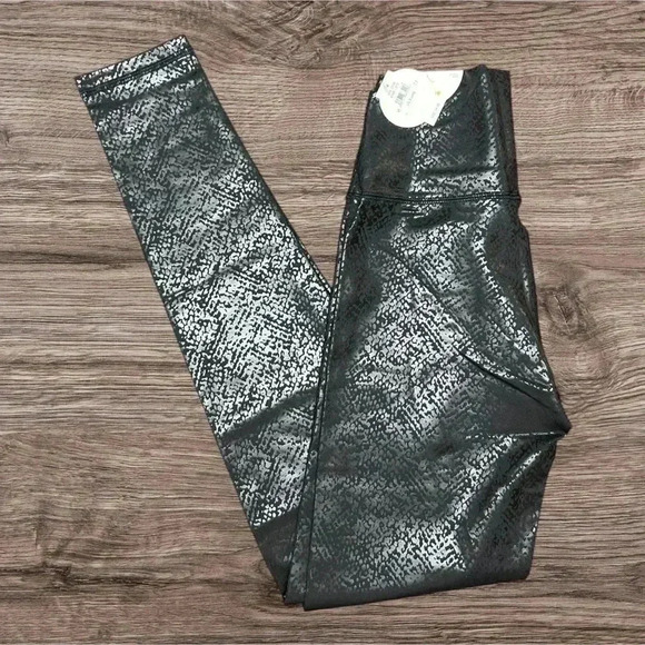 Aerie Offline High Shine High Rise Black Faux Leather Yoga Leggings Small NWT - Picture 2 of 8